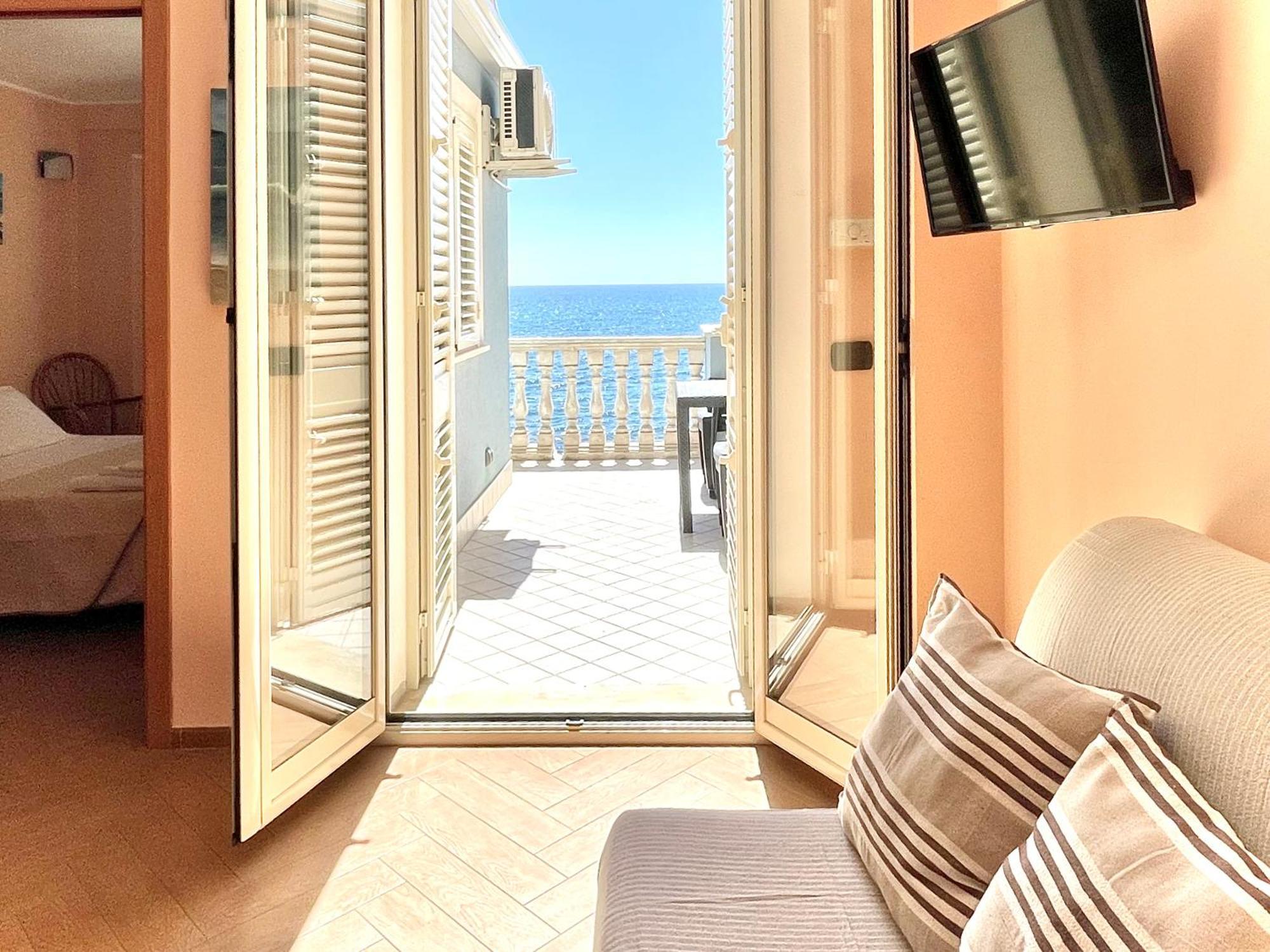 Maremare Apartments Giardini-Naxos Exterior foto